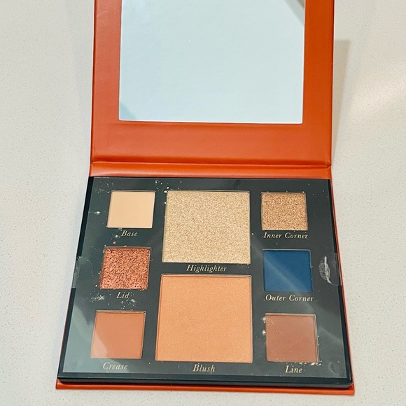 New Laura Geller Command the Room Face Palette - Picture 3 of 4
